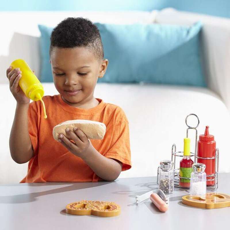 Set with accessories for food from Melissa and Doug